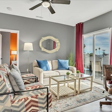 Professionals-Restaurants-Fastwifi-A C-Desk- Pets Apartment San Diego Exterior photo