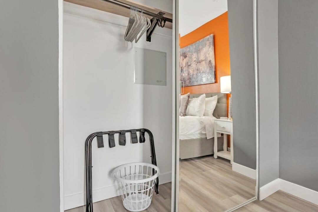 Professionals-Restaurants-Fastwifi-A C-Desk- Pets Apartment San Diego Exterior photo