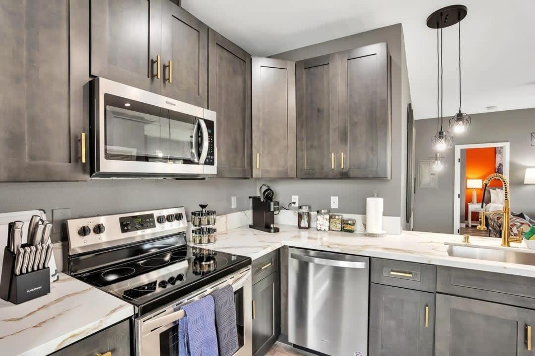 Professionals-Restaurants-Fastwifi-A C-Desk- Pets Apartment San Diego Exterior photo