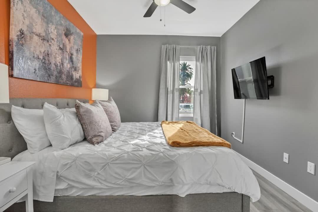 Professionals-Restaurants-Fastwifi-A C-Desk- Pets Apartment San Diego Exterior photo